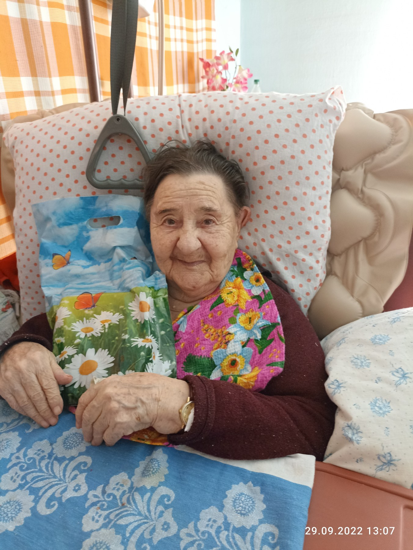 Благотворительная акция в отделении социального обслуживания на дому  ко «Дню пожилого человека» 